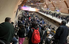 подмяна влак забави софийското метро