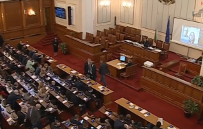 извънредно пик депутатите редят мача министъра николай събев промени закона пощенските услуги гледайте живо