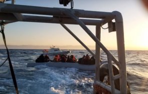 гръцката брегова охрана спаси 100 мигранти остров парос