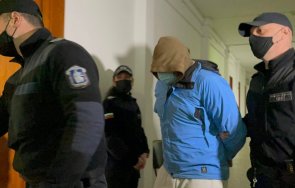 оставиха ареста младежа намушка годишно момиче нож главата