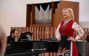 Нелина Студентка