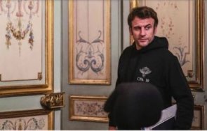 макрон прави зеленски изхвърли модните костюми надяна зелен военен суитшърт