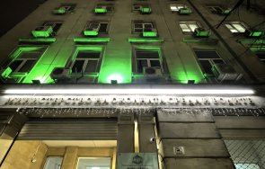 сградата мосв светна зелено деня свети патрик