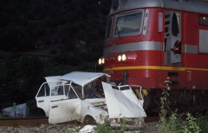 шофьор се разби влак на прелез търговище