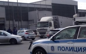 полиция блокира зърнобазата село свобода