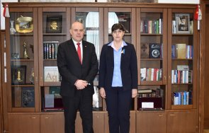 първо пик иван гешев разговаря лаура кьовеши снимки