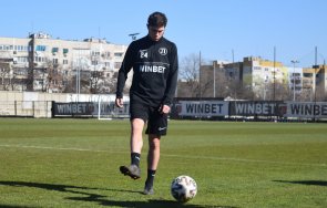 нов футболист проби локо