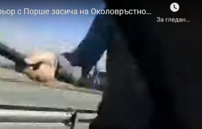 поредна агресия пътя шофьор удари палка друга кола видео