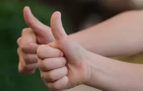 древният език вероятно бил жестовият