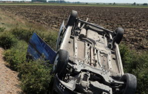 почерпен шофьор обърна колата нива хасковско