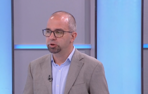 първан симеонов арестът борисов сплотява опозицията радев дистанцира кабинета макар войната стабилизира властта