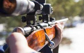 нелеп инцидент младеж простреля годишния брат пушка