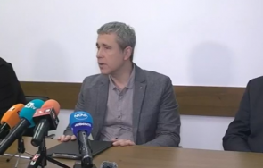 закопчаха граничен полицай пропускал хора без зелени сертификати