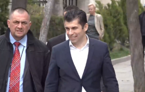 горещо пик кирил петков хукна държавата избяга горещите въпроси северна македония парите руските олигарси нас ива николова изненада благоевград обнове