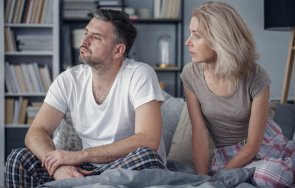 знака партньорът страда криза средната възраст