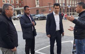 кирил петков прави пиар протестиращите полицаи