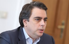 асен василев пропуска парламентарния контрол заради европейски форум