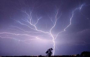 заснеха рядка възходяща мълния видео