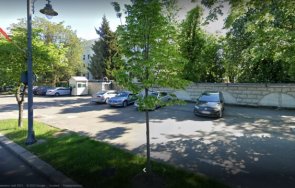 извънредно мъж вряза колата руското посолство букурещ самозапали