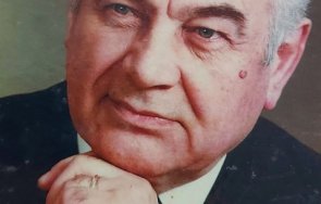 старопрестолната професионална гимназия икономика велико търново носи името петър аладжов