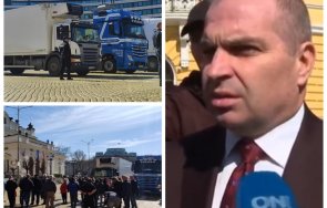 горещо пик тирове обсадиха парламента шофьори скочиха спрените пари пътища плашат пълна блокада държавата гроздан караджов удари рамо видео снимки обн