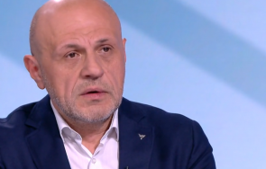 томислав дончев просто киро министър председателят работи увеселява населението