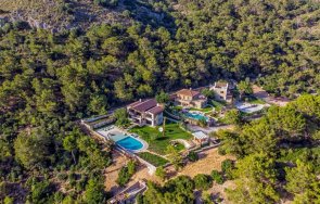 лукс имението глезлите ергенът превърнаха женски кокошкарник видео