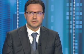 даниел митов правителството генерира скандали отколкото шкумбата разказва вицове