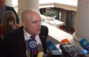 първо пик иван гешев парламента служим декор живо