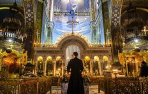 църквите украйна затварят великден