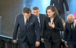 първо пик външният министър украйна среща генчовска русия момента унищожава убива измъчва изнасилва обновена