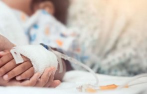 борят живота дете пострадало пожар фургон