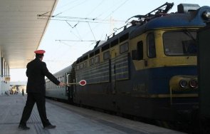 Влак с над 150 пътници аварира край Крумово - пътник дръпнал ръчната