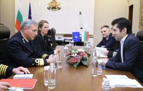 кирил петков проведе среща председателя военния комитет нато адмирал роб бауер