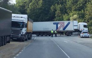 четири тира катастрофираха ришкия проход