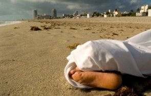 откриха разложен труп мъж плаж бургас