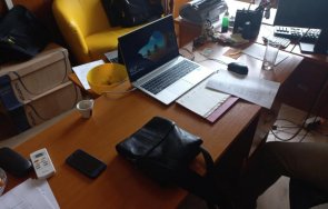 задържаха данъчен служител 000 лева подкуп