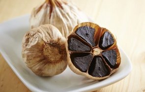 черният чесън успокоява болките забавя стареенето