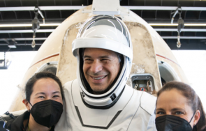 кацва екипажът първия частен полет мкс