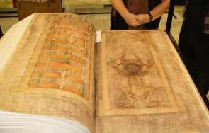 дяволски кодекс гигас книгата тежи