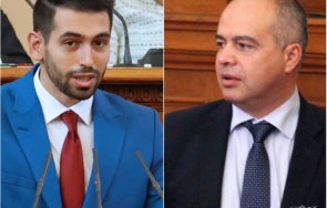 екшън пик коалицията тресе бсп чуди дали подкрепи предложението военнотехническа помощ украйна георги свиленски депутат киро асен хванаха гушите живо