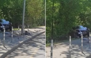 косъм трагедия джигит бутна предпазни колчета паркира зелени площи