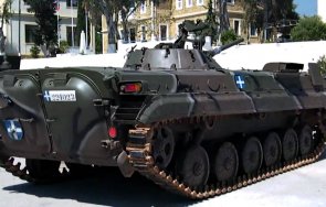 гърция праща бтр украйна иска армията