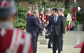 скандалите радев кирил петков стиснаха ръцете празника снимки