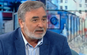 пълно лунно затъмнение ранните часове понеделник