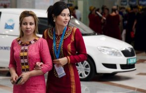 сеч жените туркменистан забраниха маникюра носенето сини дънки