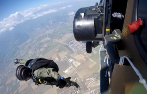 остава тежко състоянието военния пострада скок парашут пловдив