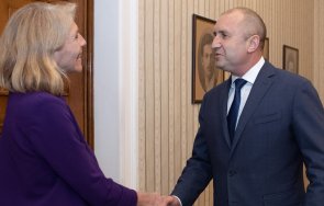 радев срещна карън донфрид