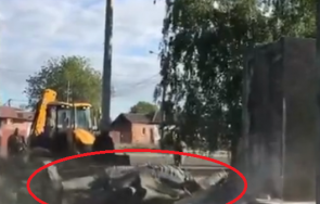 харков събориха паметник александър невски видео