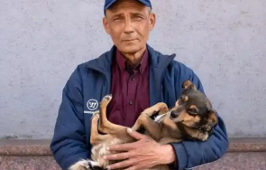 украинец кучето вървяха 200 пеша спасят обсадата мариупол